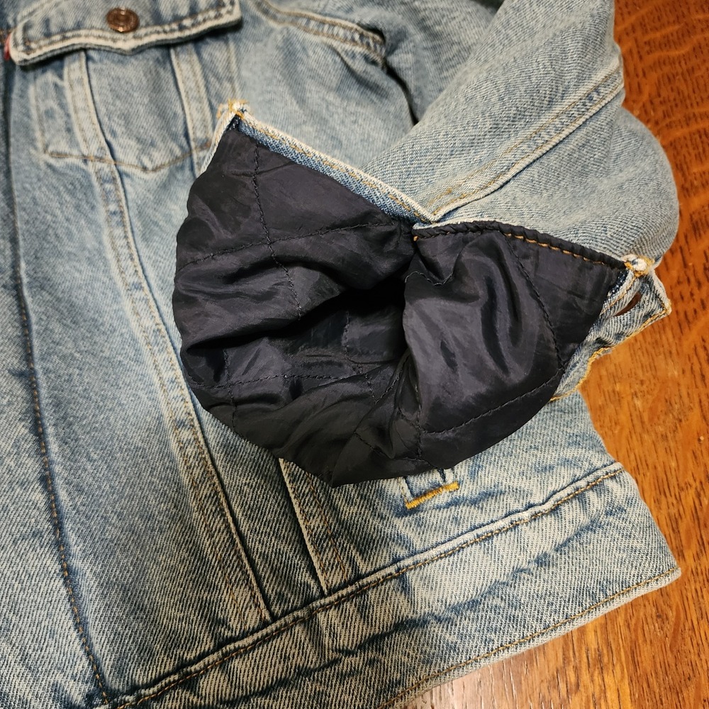 Levis Womens Original Sherpa Trucker Jacket M Divided Blue Denim NWT 36136-0000 - Picture 6 of 10